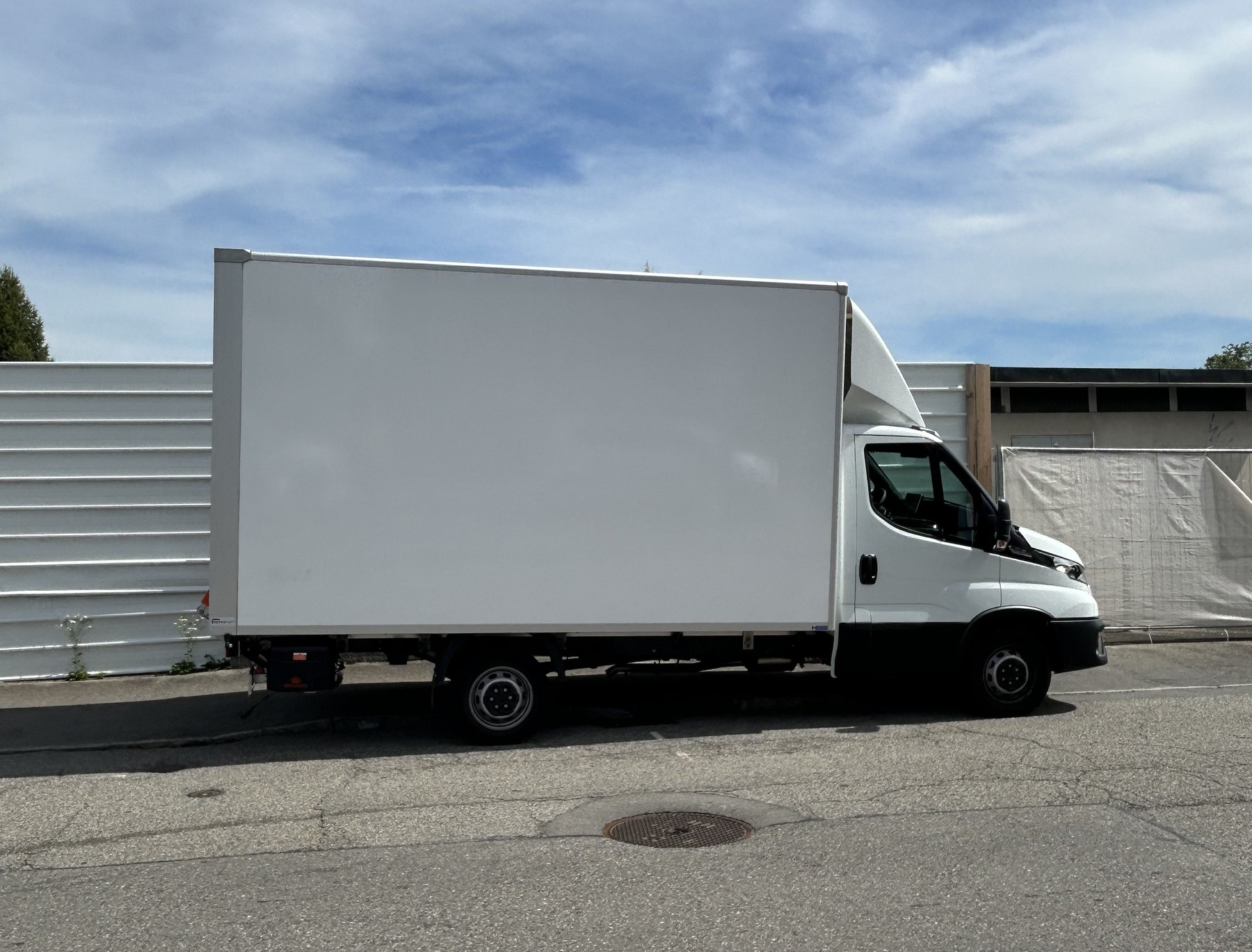 Fourgon grand volume Martins Transports — déménagements Genève